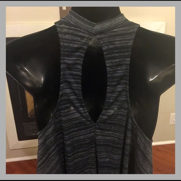 EXPRESS Sleeveless Flowy Tank XS - Picture 3 of 6